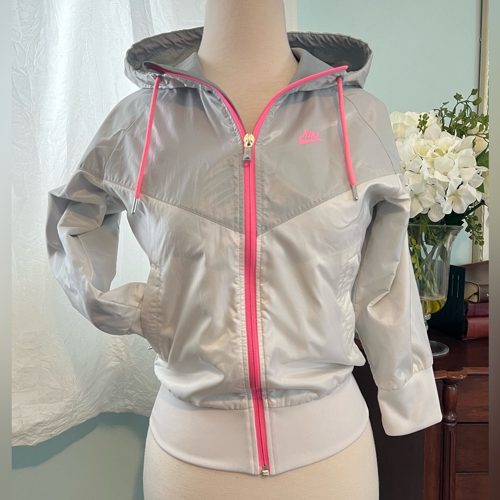 Nike Windrunner - Picture 8 of 14